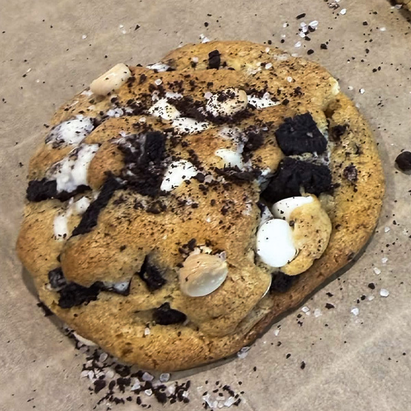 Gooey gourmet cookies baked to order
